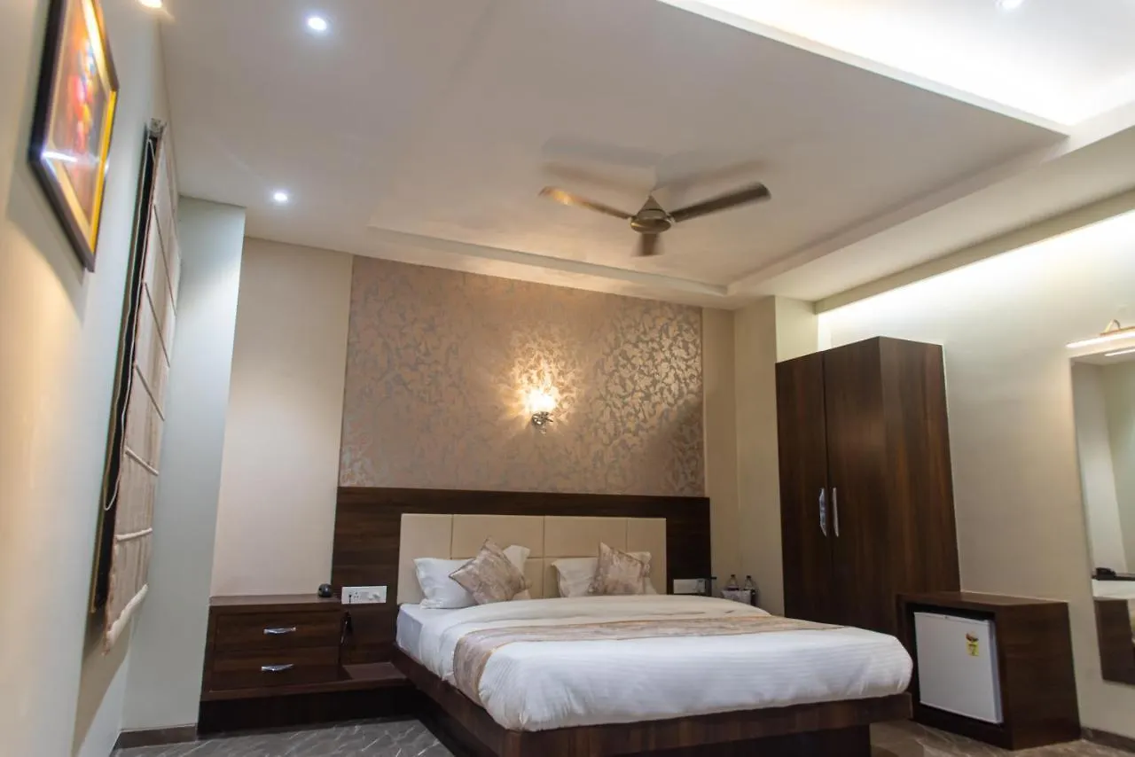 ***  Hotel Royal Livin Varanasi India