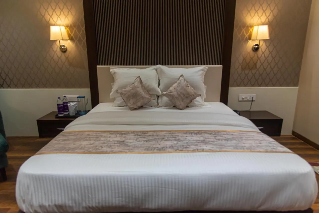 Hotel Royal Livin Varanasi 3*,