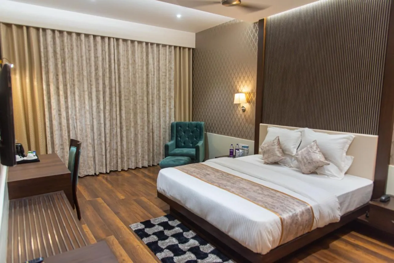 Hotel Royal Livin Varanasi 3*,