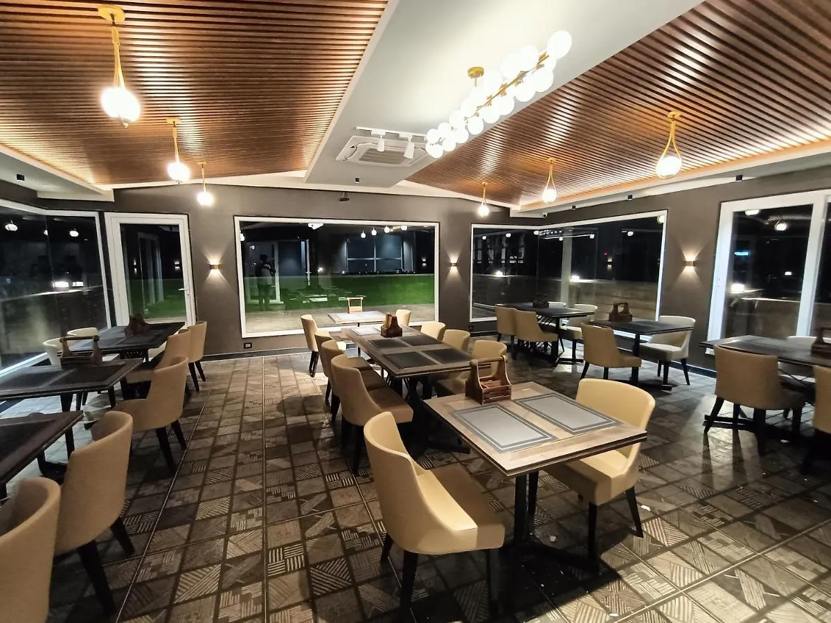 Hotel Royal Livin Varanasi 3*,  India