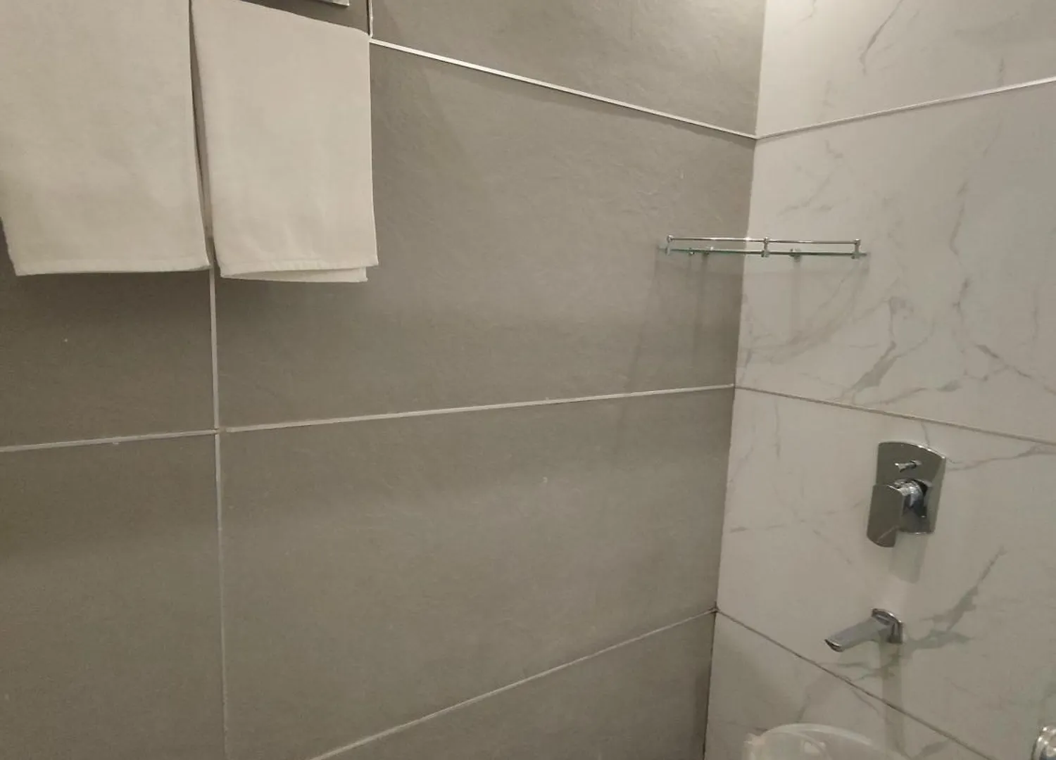 Hotel Royal Livin Varanasi 3*,  India