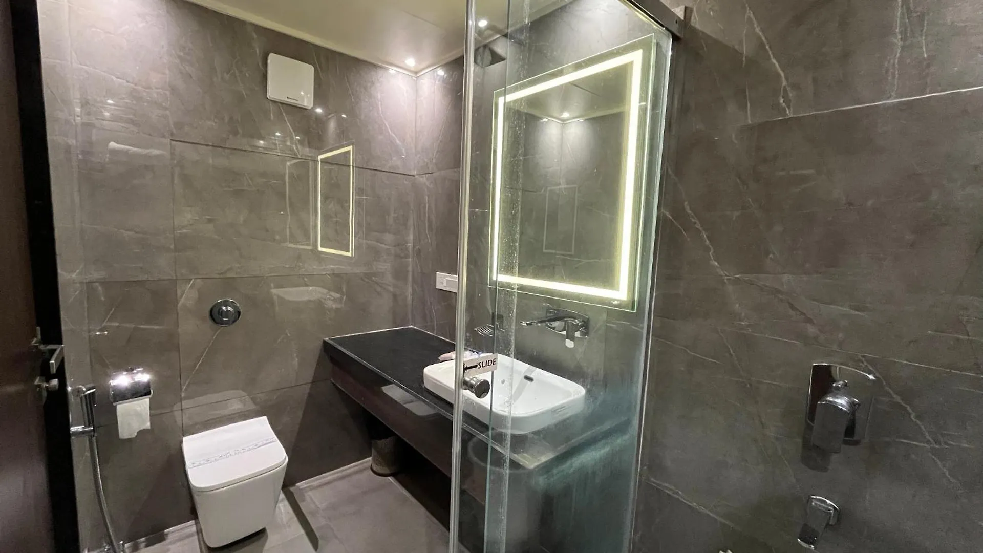 Hotel Royal Livin Varanasi 3*,