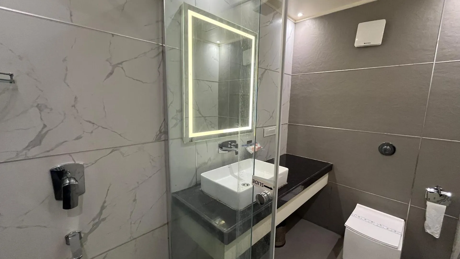 Hotel Royal Livin Varanasi 3*,  India