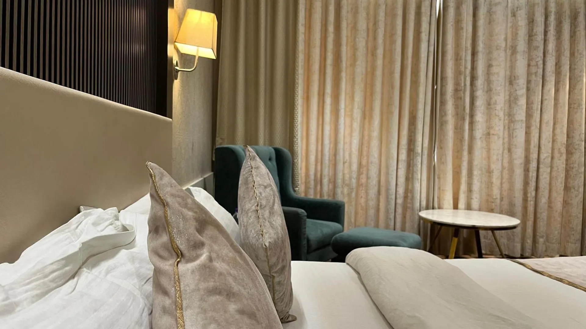 Hotel Royal Livin Varanasi 3*,  India